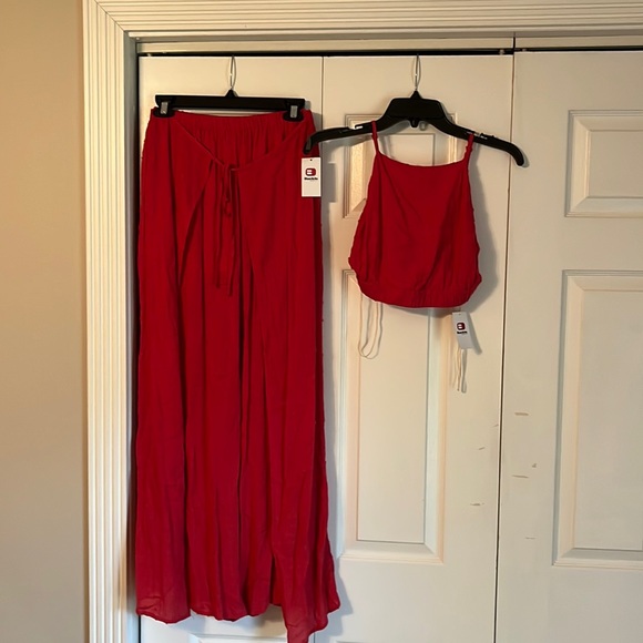 Buckle Other - Red Womens top and pant set.